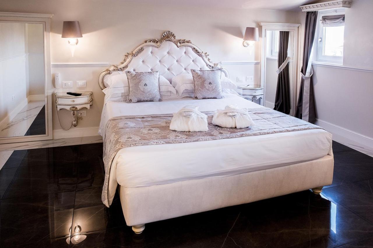 The Moon Boutique & Spa Hotel Florence