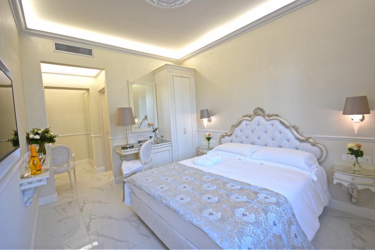 The Moon Boutique & Florenz